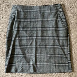 Apt. 9 elastic waist plaid pencil skirt, size M.